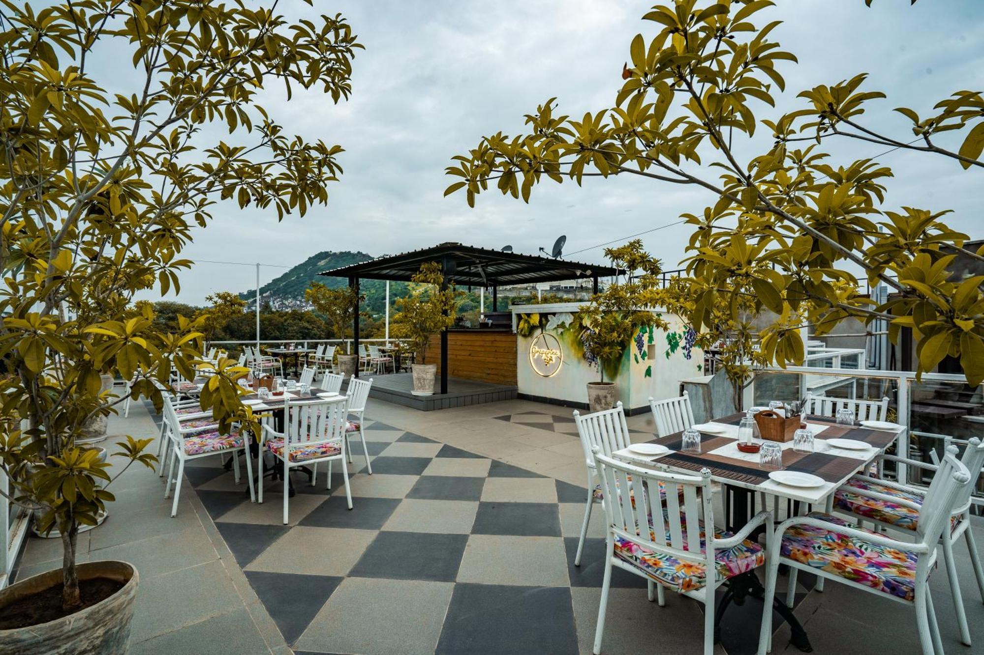 Tripli Hotels Shiv Villas Udaipur Bagian luar foto