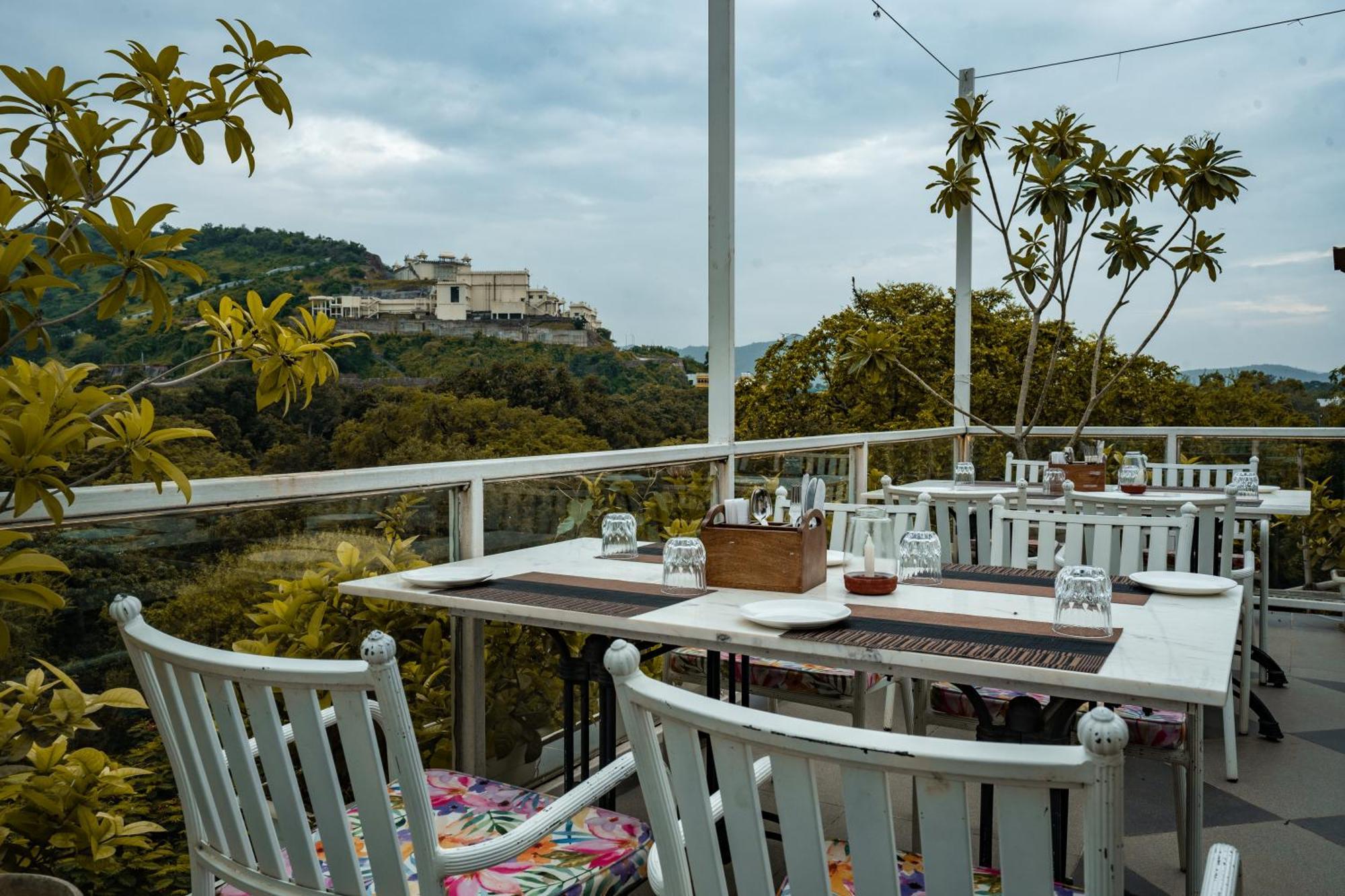 Tripli Hotels Shiv Villas Udaipur Bagian luar foto