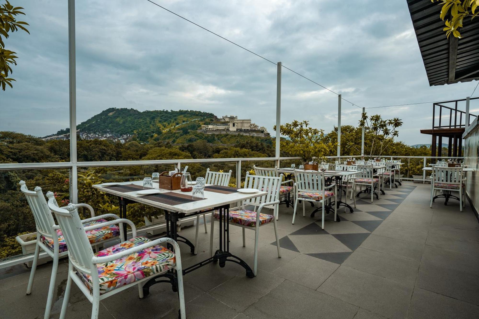 Tripli Hotels Shiv Villas Udaipur Bagian luar foto
