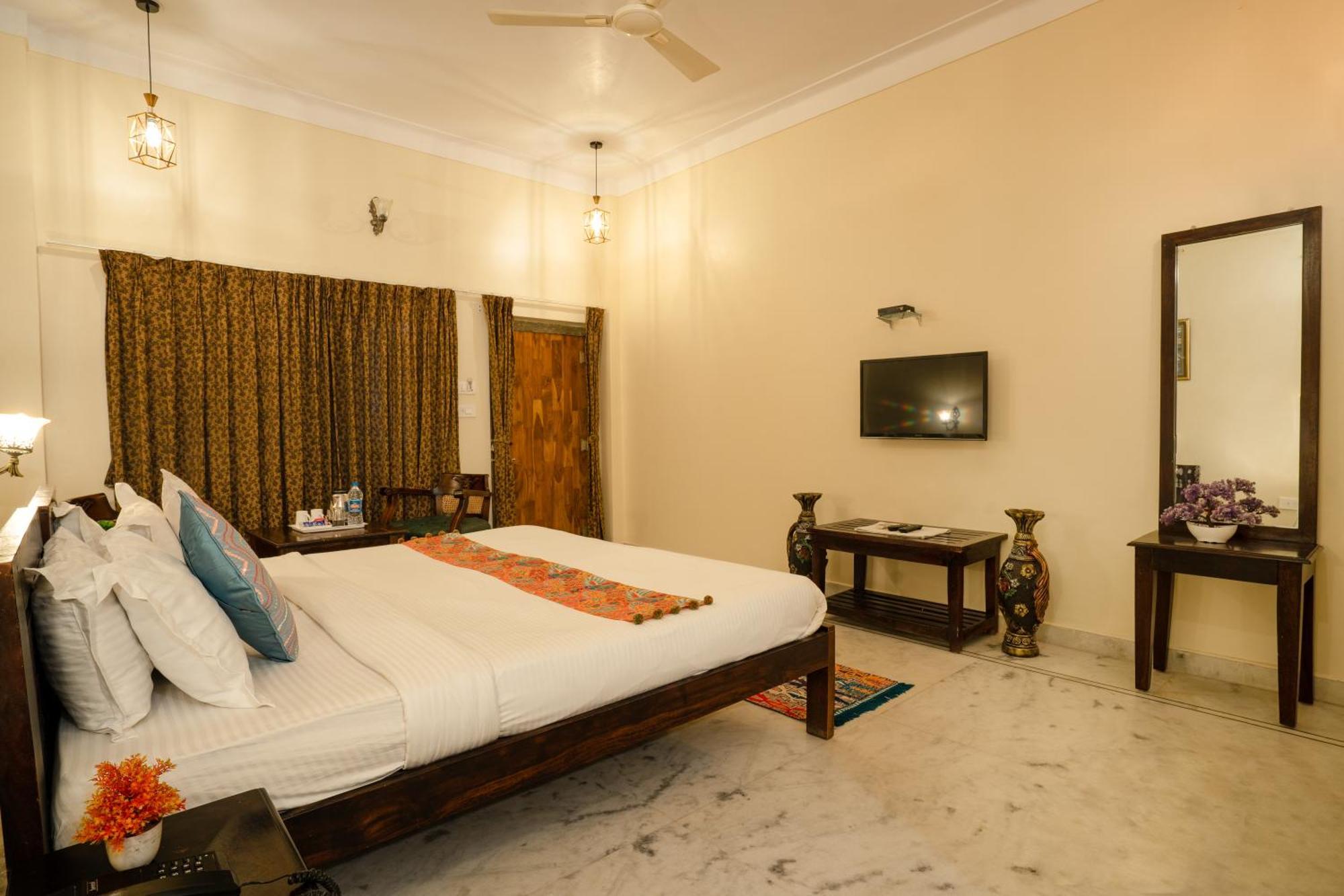 Tripli Hotels Shiv Villas Udaipur Bagian luar foto